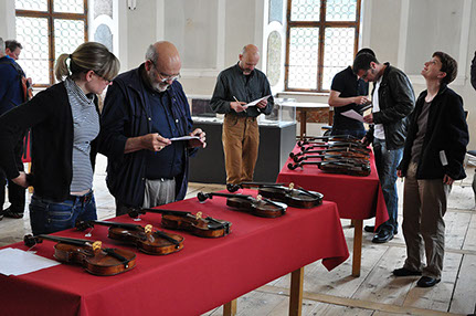 Ausstellung und Quiz von Füssener Instrumenten im Kloster Mang